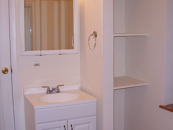 5th image of 1746 W Erie St #2R