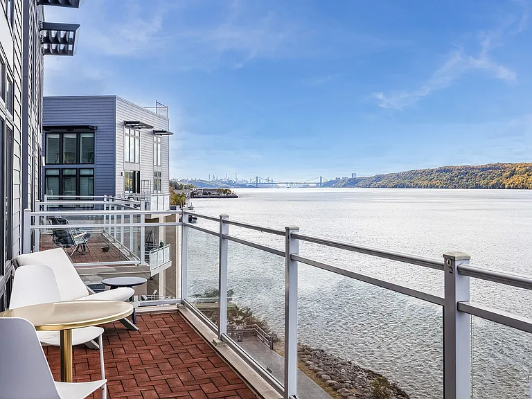 Apex Hudson Riverfront — Photo 34