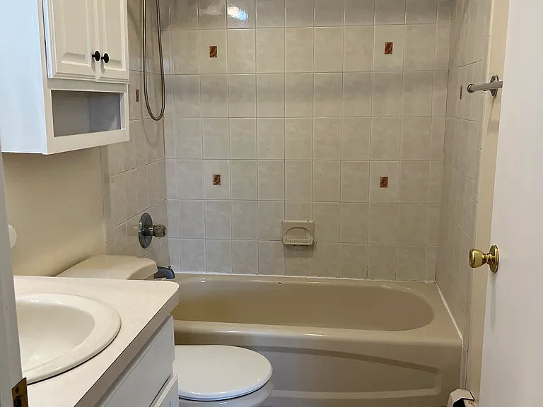 90 Garfield Ave #1 — Photo 6