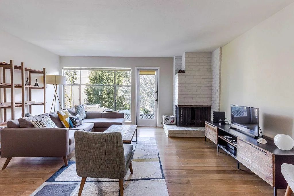 2410 Pacific Ave — Photo 3