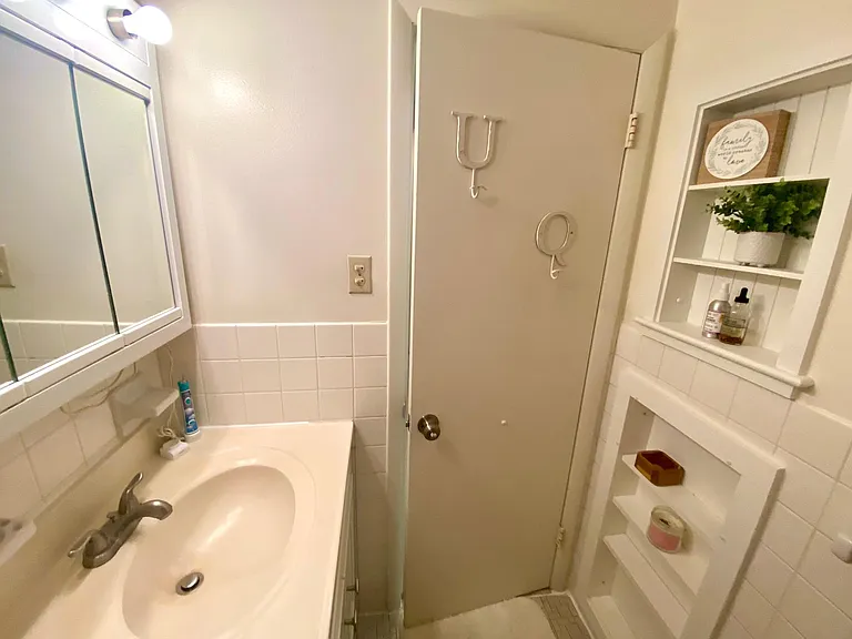 10636 Montrose Ave #203 — Photo 15