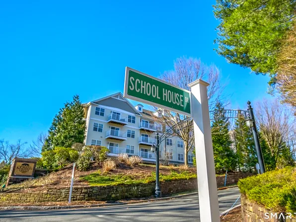 26 Schoolhouse Drive #308, West Hartford, CT 06110