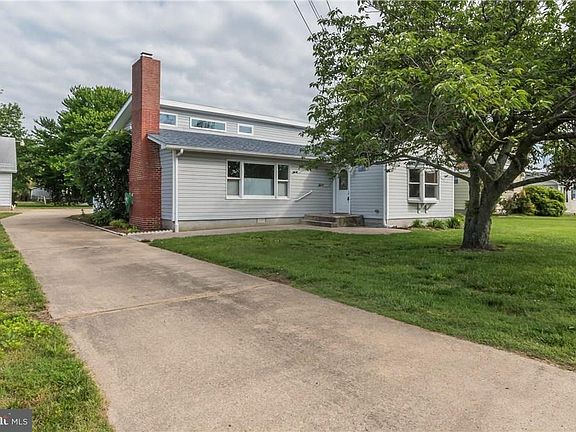 3rd image of 33287 Mercer Ave
