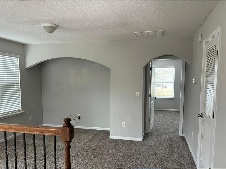 850 Glendale Ln — Photo 5