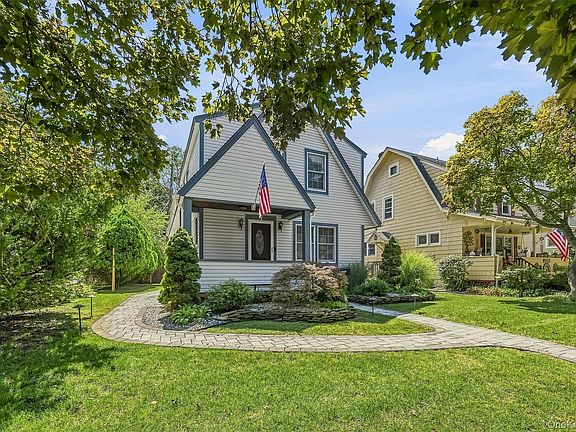 2nd image of 13 Washington Circle