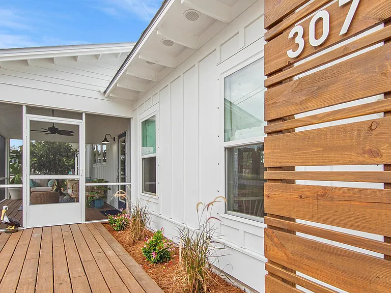 307 Dolphin Dr — Photo 31
