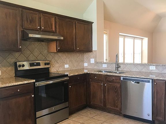 3rd image of 7905 Rosebriar Ln