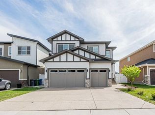 7 W Waterford Hts, Chestermere, AB T1X 2M7