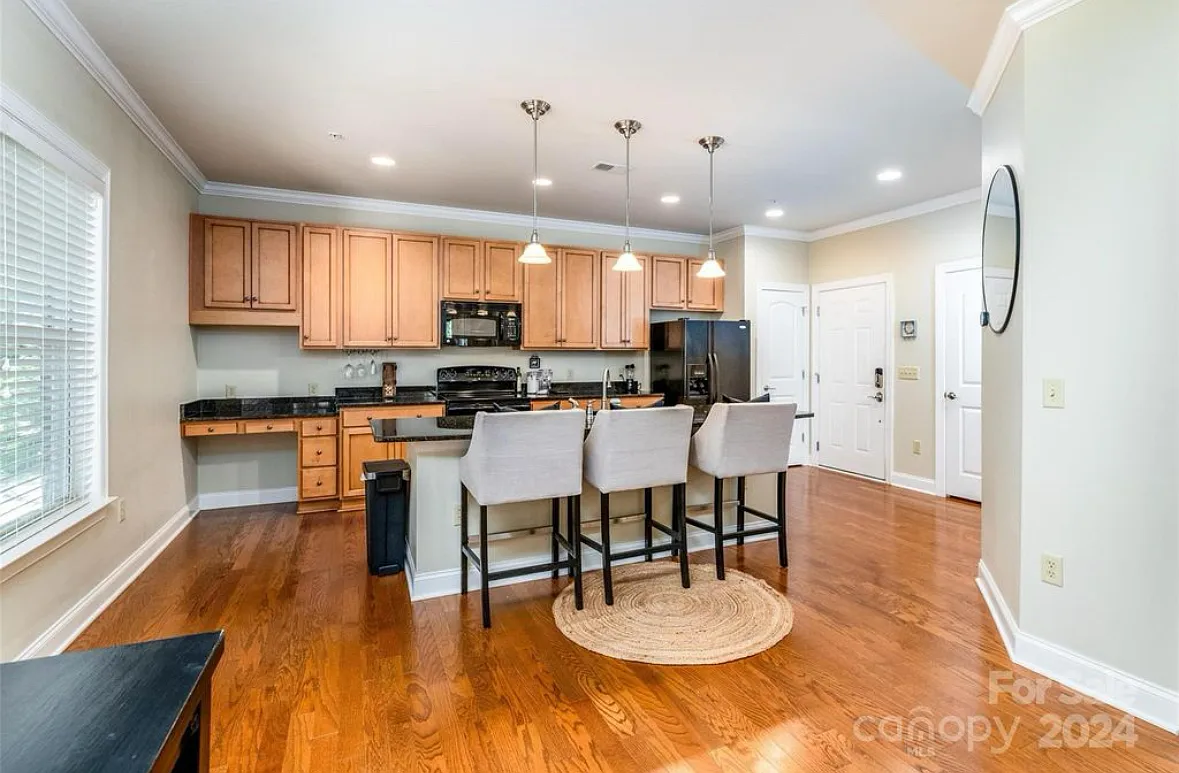 120 Steinbeck Way — Photo 4