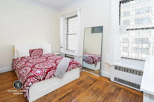 Rented by Coldwell Banker Warburg | media 11