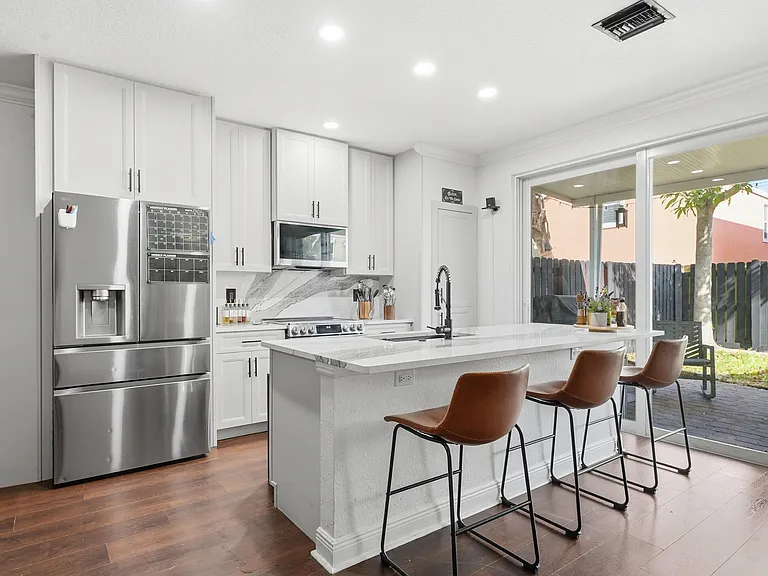 3221 Johns Pl — Photo 2