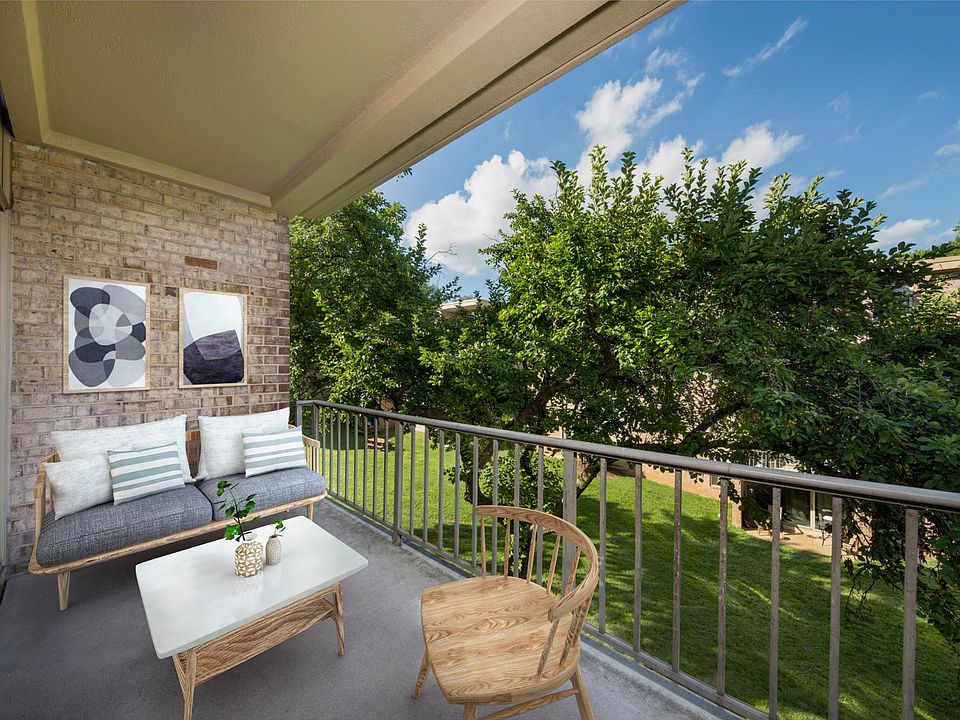 Spacious, relaxing balcony 