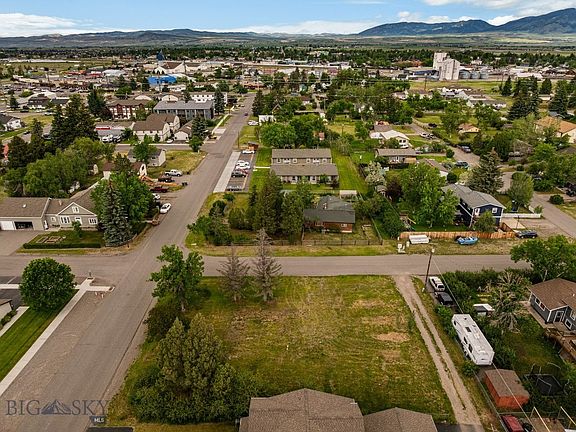 4th image of 800 Colorado St