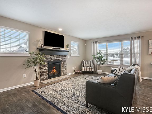 3rd image of 539 Orchard Dr NE