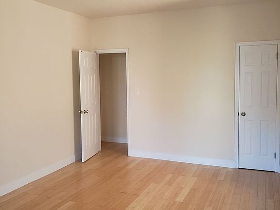 3rd image of 11880 Metropolitan Ave #4