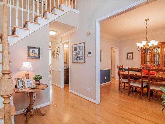 5th image of 385 Meadowmeade Ln