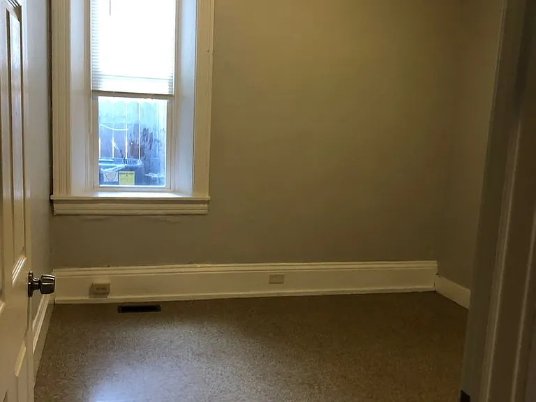 344 S Queen St — Photo 4