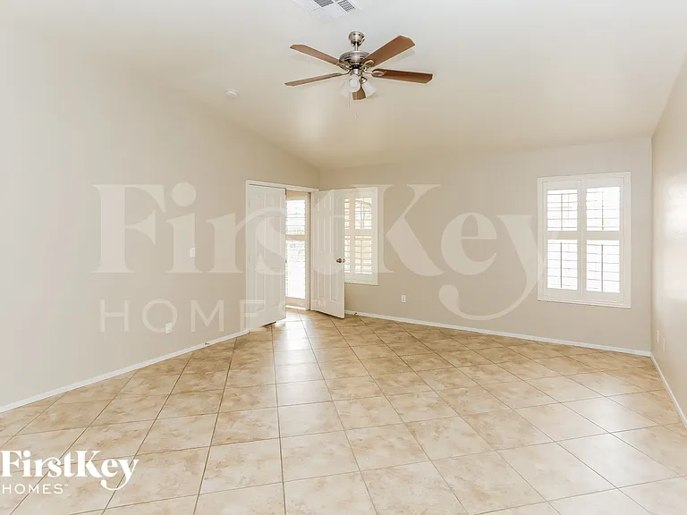 4933 Glenarden Dr — Photo 8