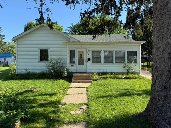 122 E Dodge St, Dodgeville, WI 53533