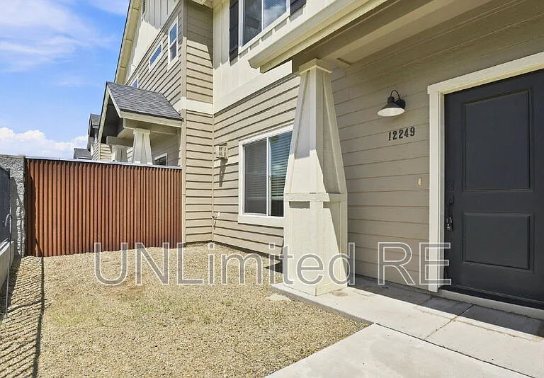 12249 Curtis Ct — Photo 7