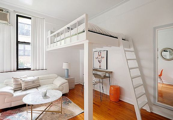 3rd image of 210 W 17th St APT 1C