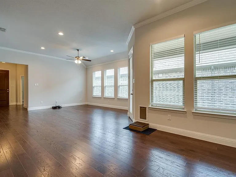 605 Boardwalk Way — Photo 7