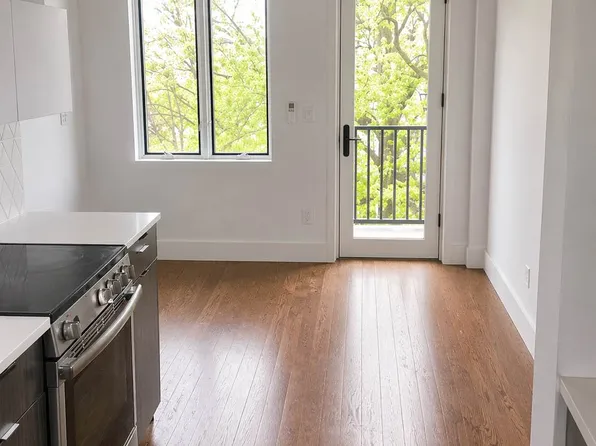 124 Erasmus St #3B, Brooklyn, NY 11226