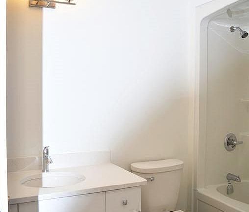 4th image of 1002 Elmgate Cres