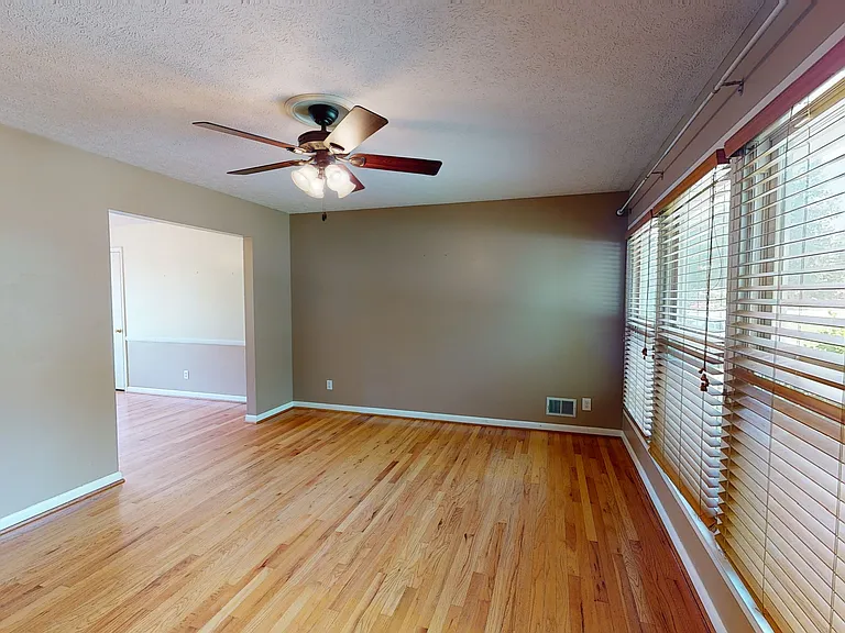 707 Dorsey Way — Photo 2