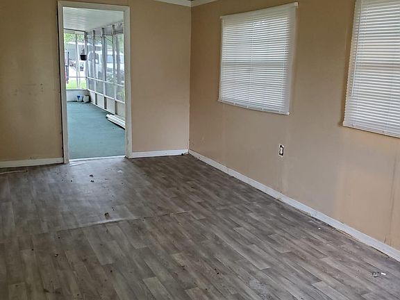 2nd image of 4646 Autumn Palm Dr