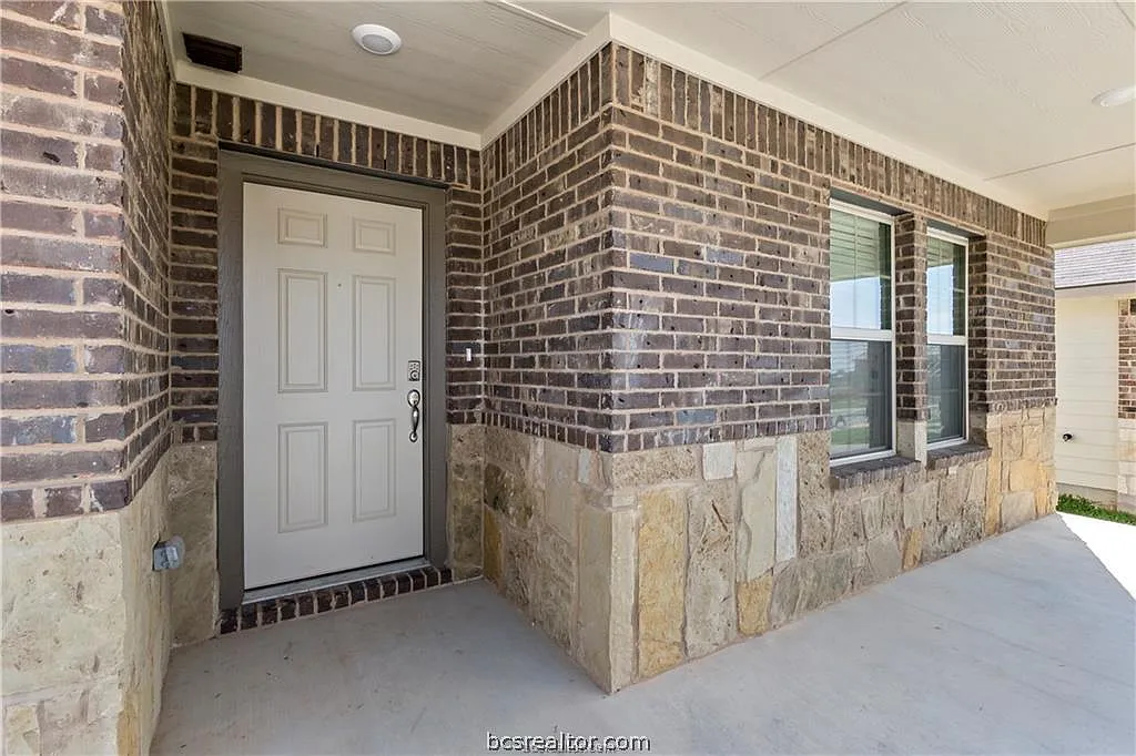 4 bed, 1568 sqft, $2,400 — Photo 2