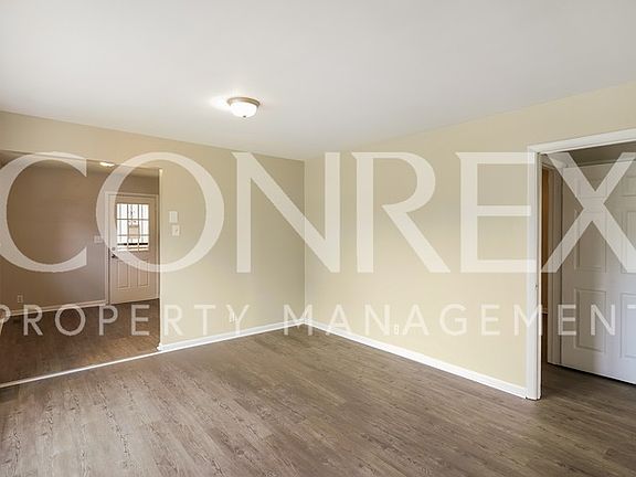 3rd image of 1465 Glendale Cir