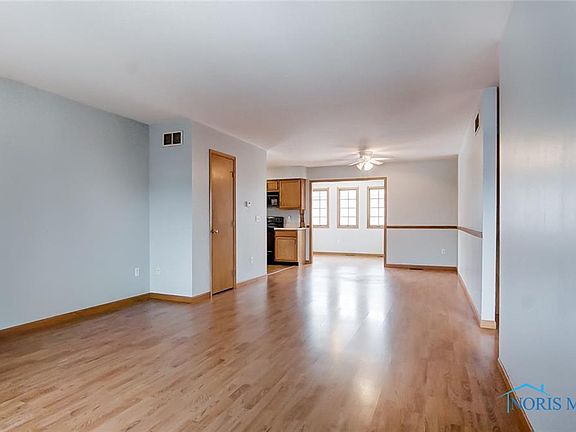 4th image of 433 W College Ave