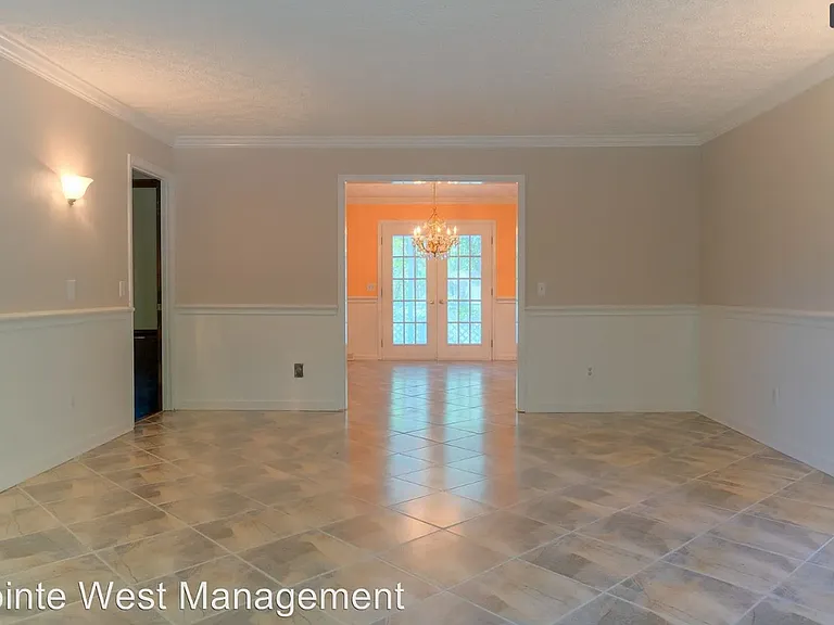 1602 Greenwood Dr — Photo 8