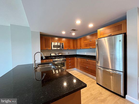 3rd image of 2451 Midtown Ave #917