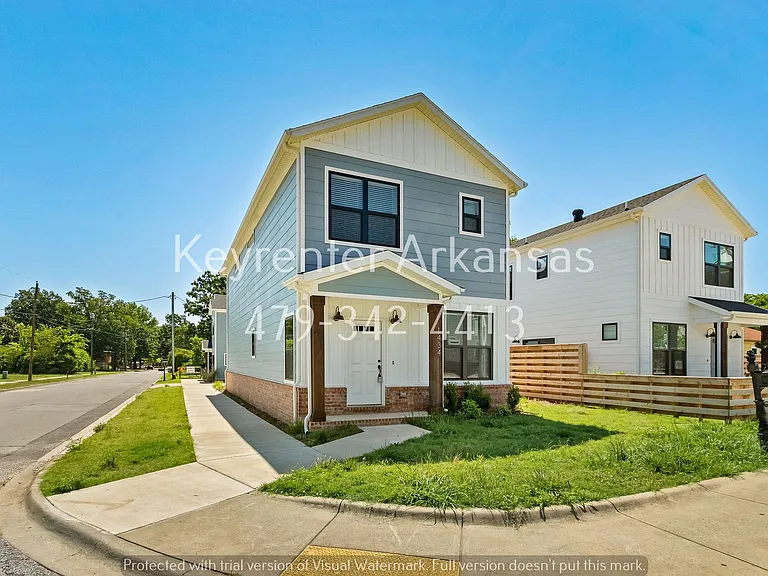 1434 N Oakland Ave — Photo 3