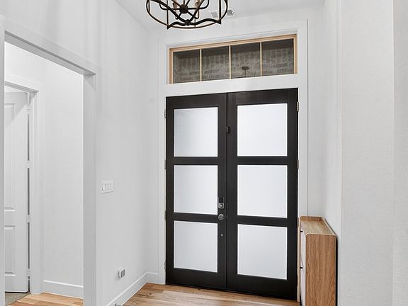 4th image of 901 Adair Rd