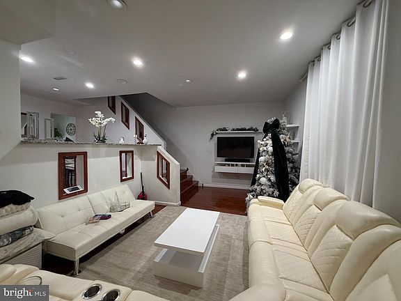 5th image of 2248 Faunce St
