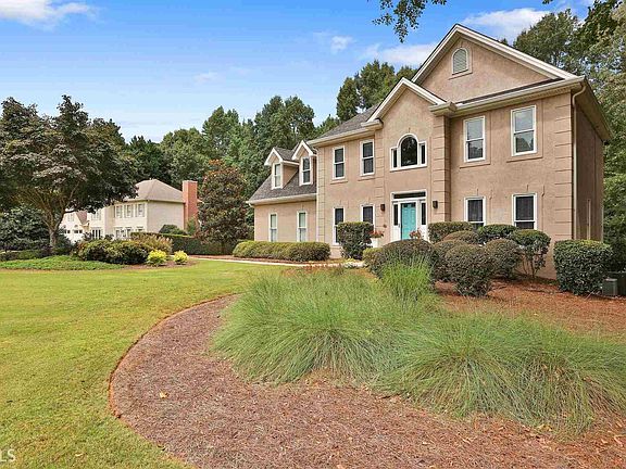 2nd image of 605 Magnolia Ln