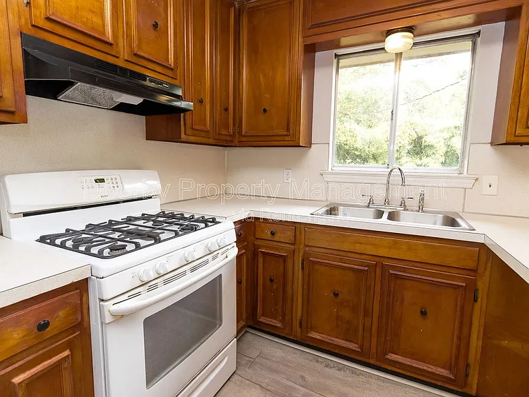 7205 Sterling Rd — Photo 4