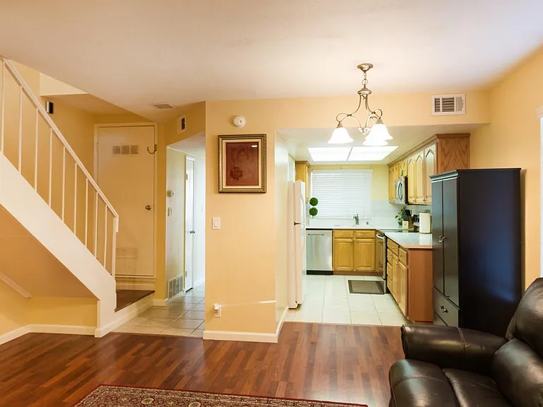 263 N Temple Dr — Photo 4
