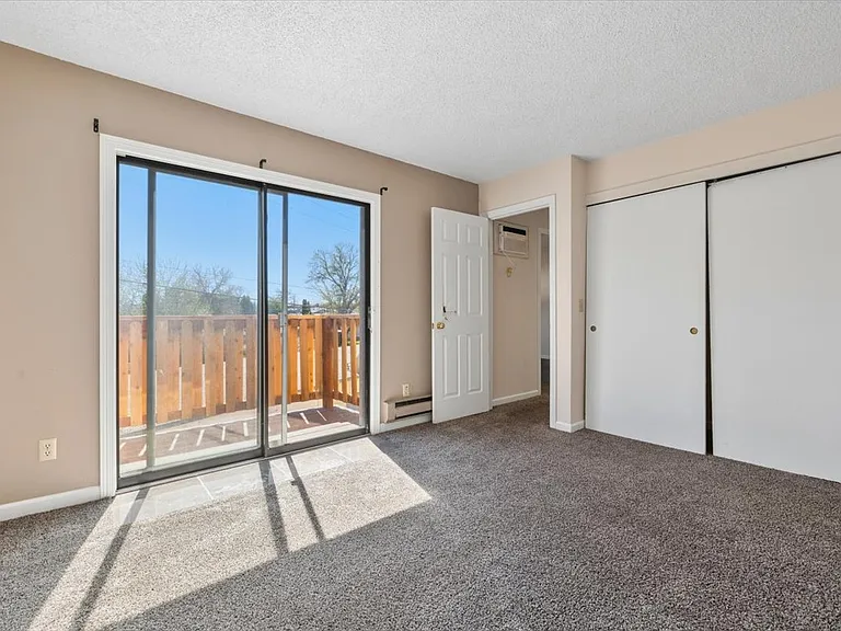 2252 Avenue C — Photo 17