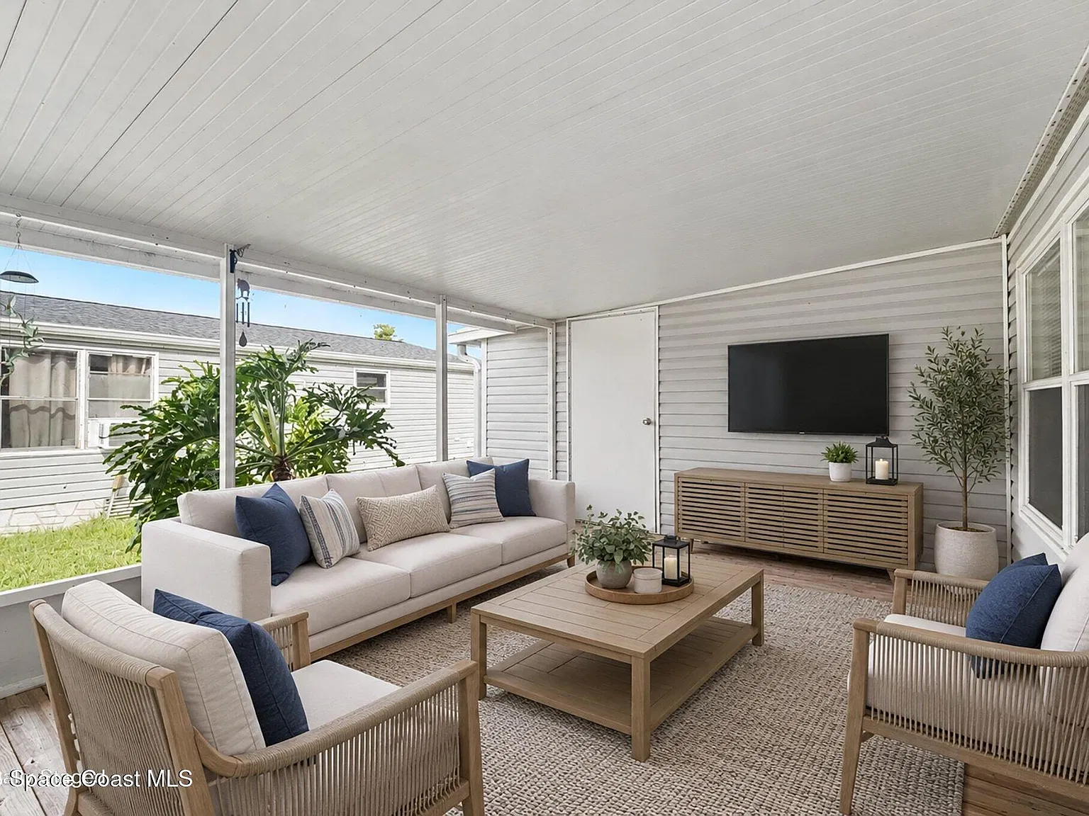 3 bed, 2.0 bath, 1728 sqft, $1,950 — Photo 2