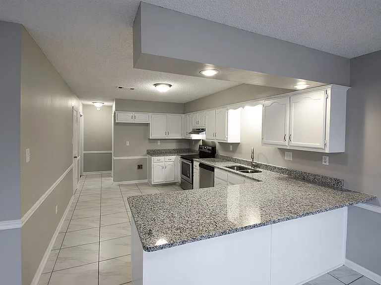 7298 Ashley Oaks Dr — Photo 4
