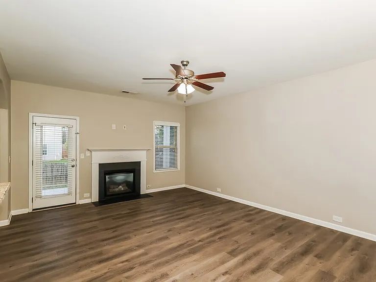 3924 Lake Manor Way — Photo 4