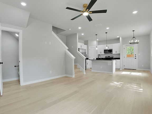 3rd image of 525 Dakota St #102