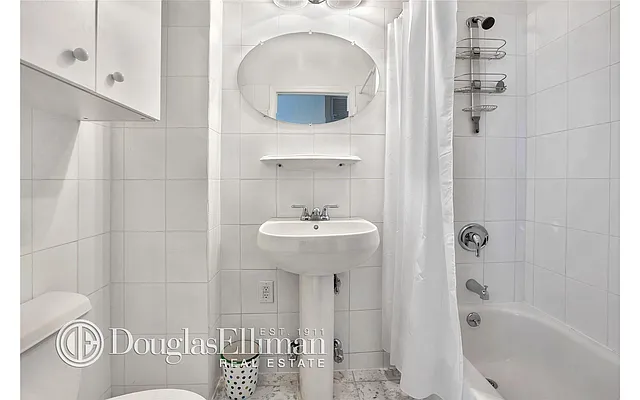 Rented by Douglas Elliman | media 33