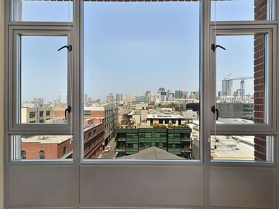 3rd image of 170 King St Unit 927