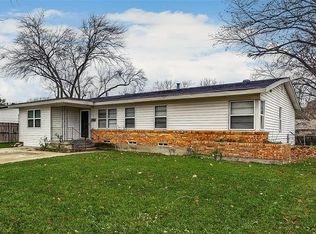 1014 Burleson St, Grand Prairie, TX 75050