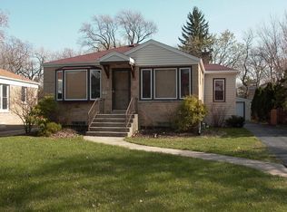 183 Ridgewood Rd, Riverside, IL 60546